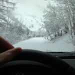 Rijden in extreme sneeuw Oostenrijk.
